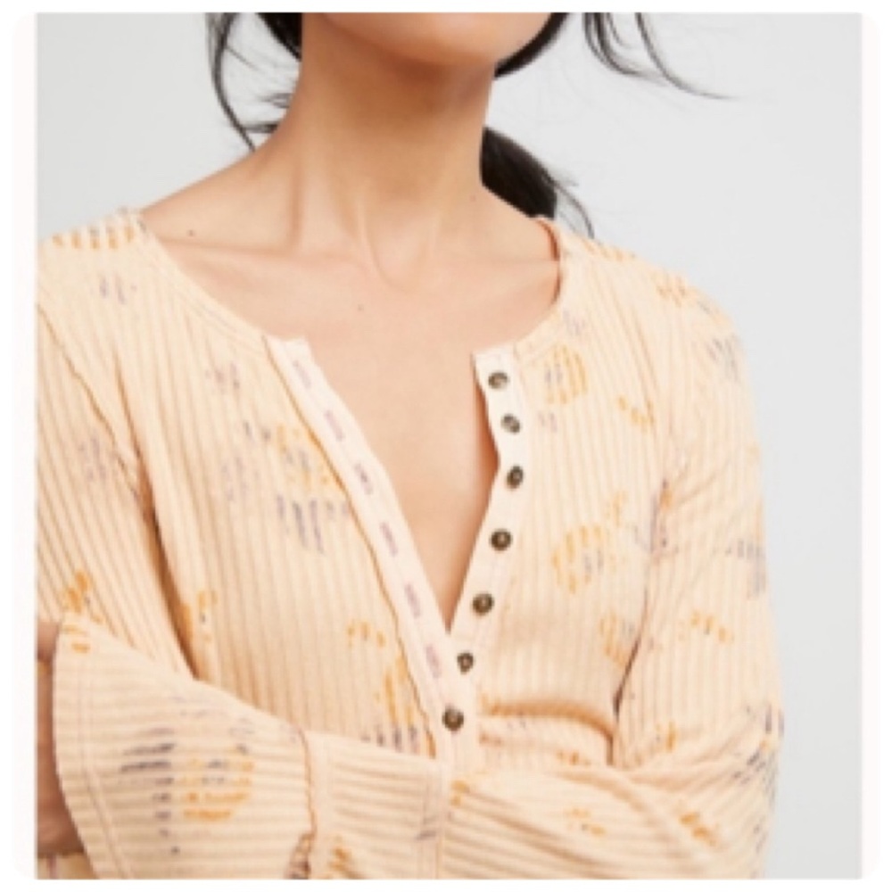 Free People LAYER ME HENLEY TOP NWT - Picture 3 of 16